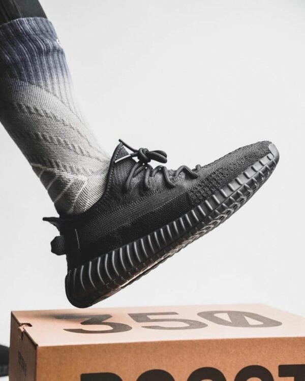 yeezy boost 350v2 onyx